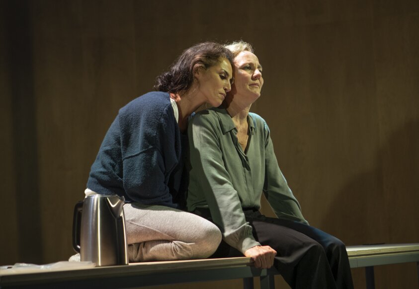 Janni Goslinga and Nadia Amin in The Doctor, directed by Robert Icke at ITA (Internationaal Theater Amsterdam).